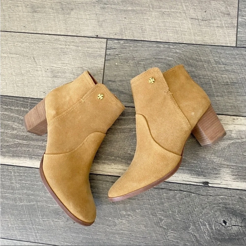 NWT Tory Burch Sabe Caramel Suede Ankle Booties Rounded Toe Block Heel Size 11